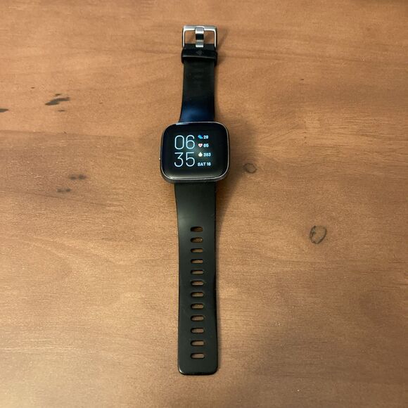 Fitbit Versa 2 Activity Tracker MN FB507 Black/Gray No Charger Tested Works - Picture 1 of 7